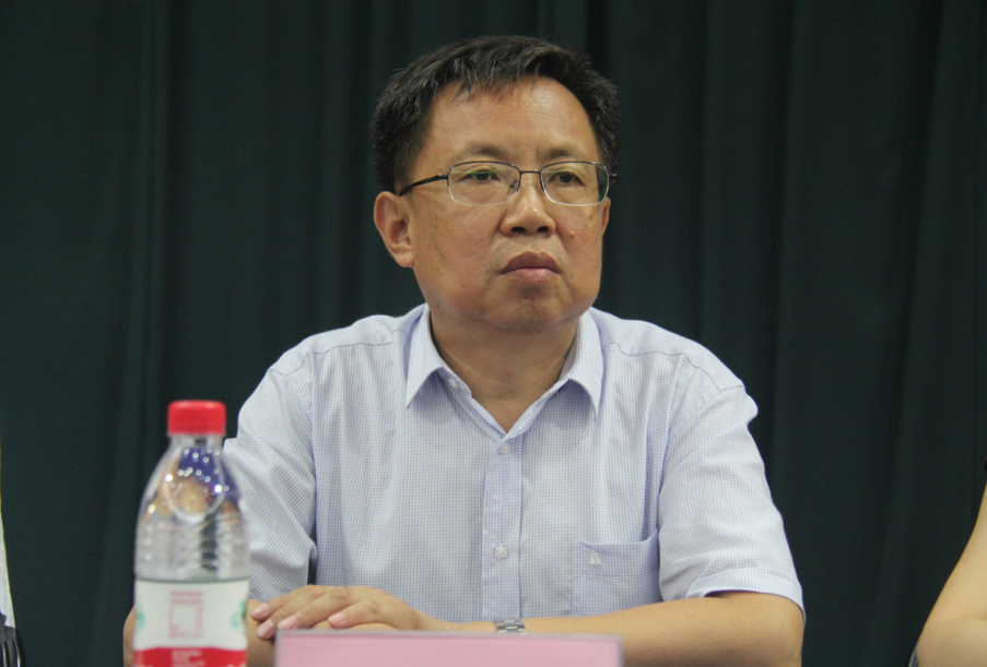 副校长王云出席毕业证书颁发仪式